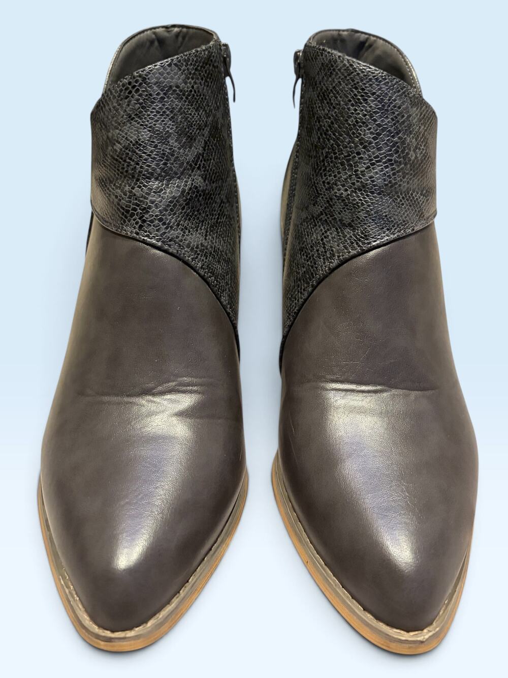 Tinstree Women’s Gray Ankle Booties Pointed Toe Reptile Texture Block Heel